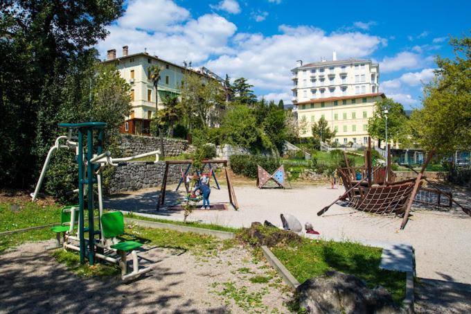 Apartments Lovro Lovran Exterior photo